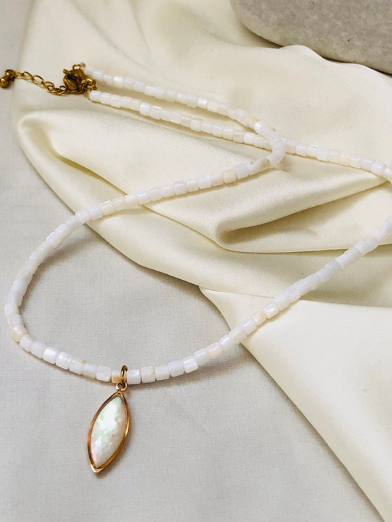 گردنبند صدف طبیعی و آویز استیل